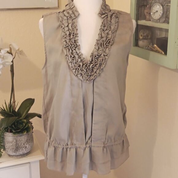 Zoe D. Ruffly Linen Top. Summer. Cruise - Picture 1 of 8